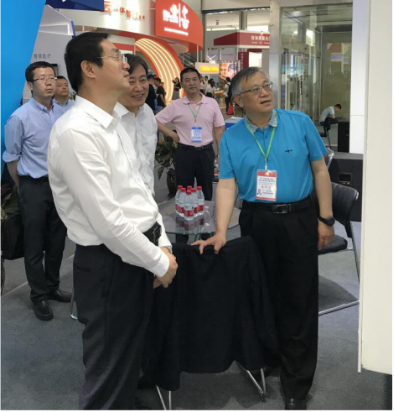 省委常委、西寧市委書(shū)記王曉蒞臨第十九屆青洽會(huì)青海物產(chǎn)展位參觀