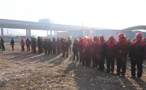 揚鞭策馬喜圓發(fā)展夢，萬眾一心共筑新長城