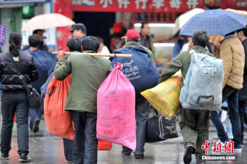 聚焦春節(jié)&ldquo;恐歸族&rdquo;：近鄉(xiāng)情怯，恐懼何來？(圖)